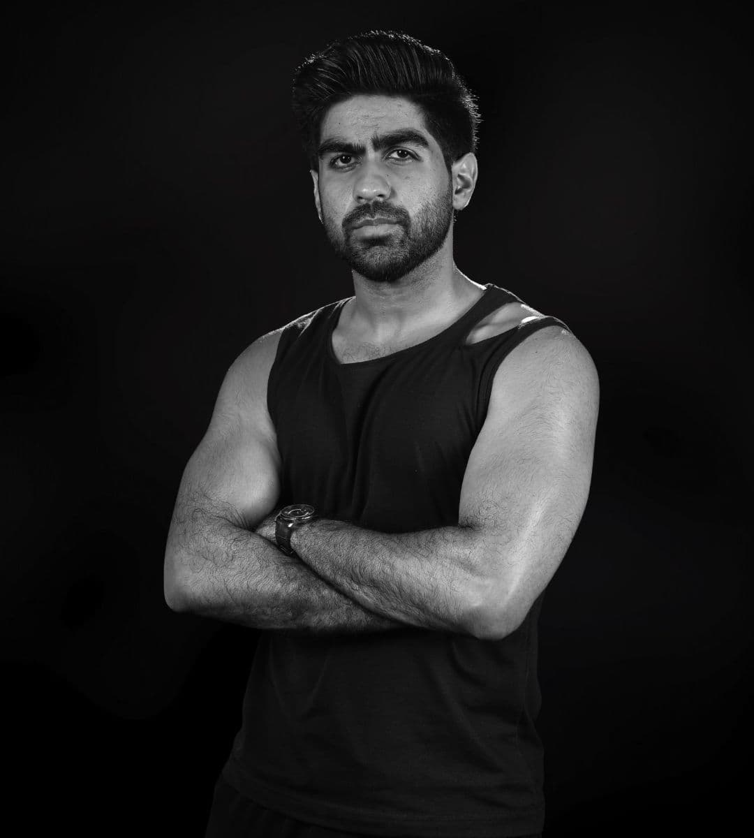 Mfit Trainer: Jari Naqvi